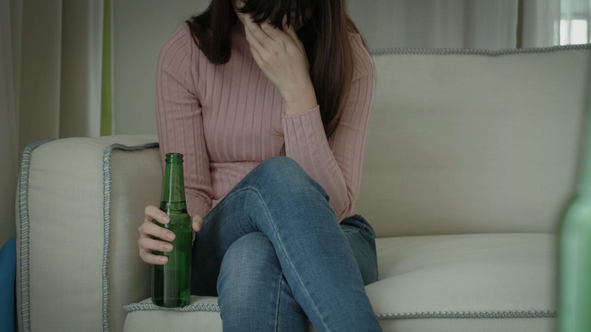 10 Stufen des Alkoholismus Alkoholsucht und Entwicklung einer Abhängigkeit